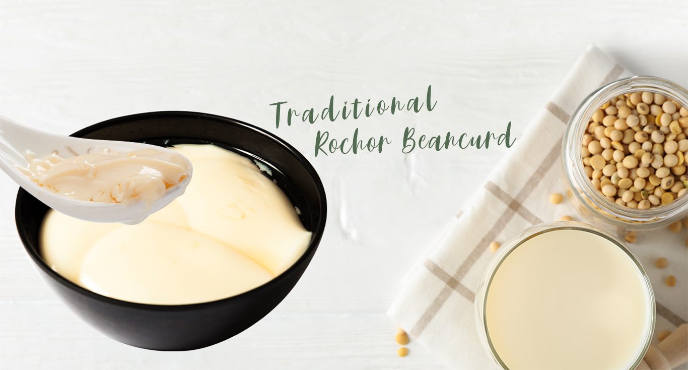A bowl of traditional Rochor beancurd, served with soya beans and freshly ground soya milk